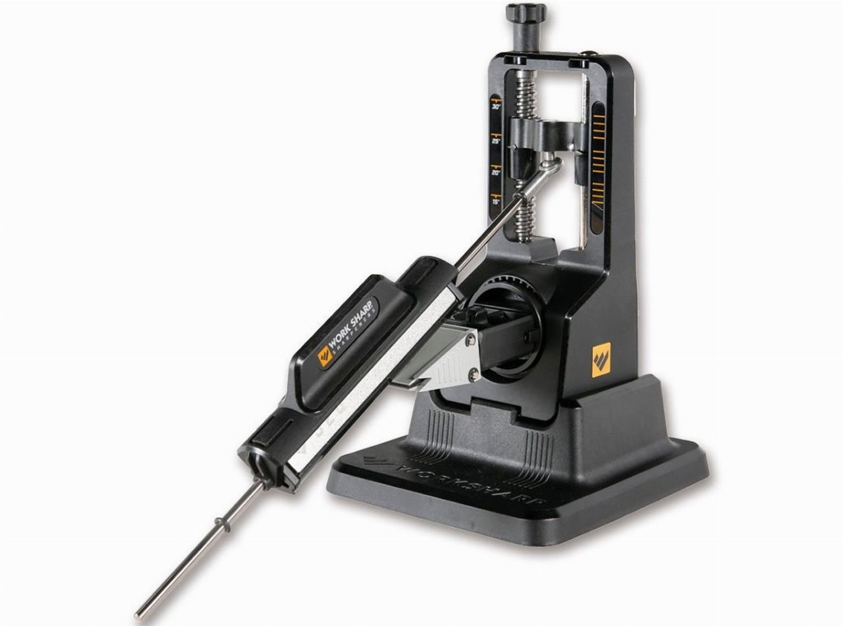 Ręczna ostrzałka z prowadnicą Work Sharp Precision Adjust z nożem w zacisku